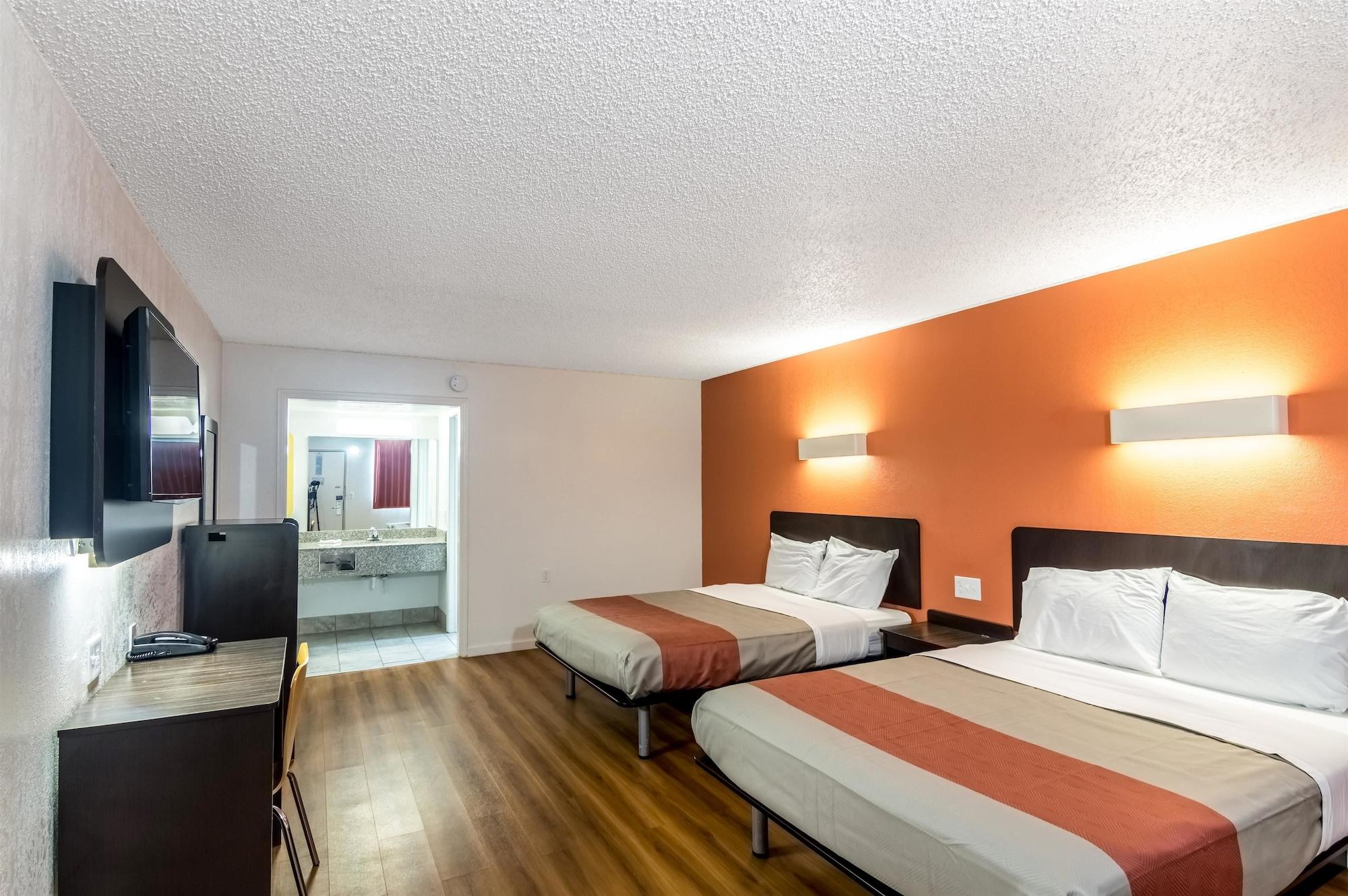 6-clinton, Ok Hotel 2*
