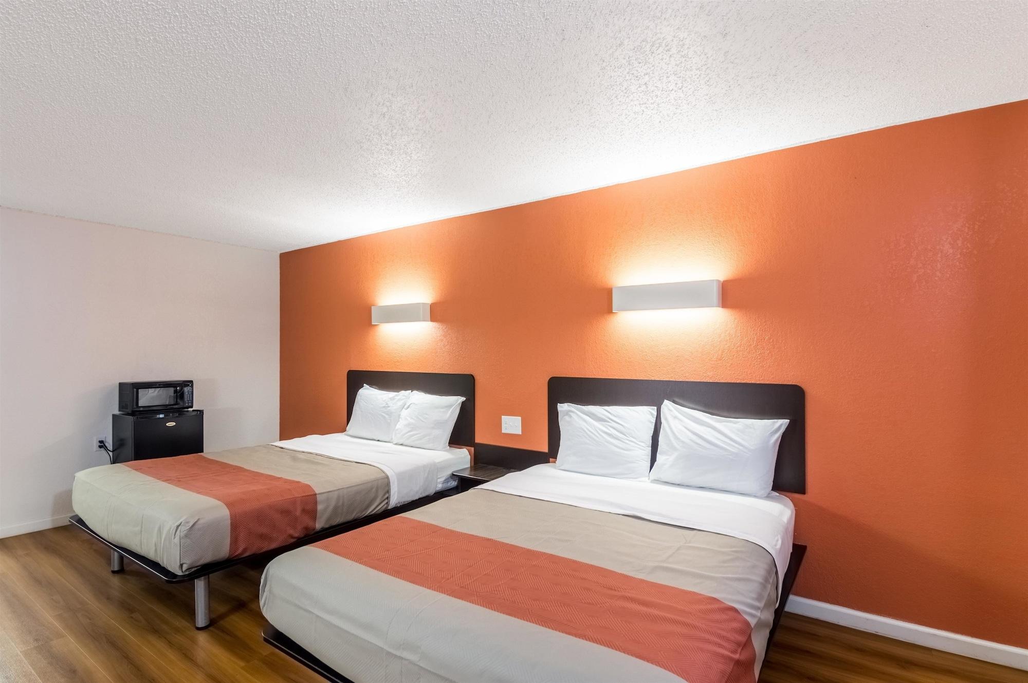 6-clinton, Ok Hotel 2*