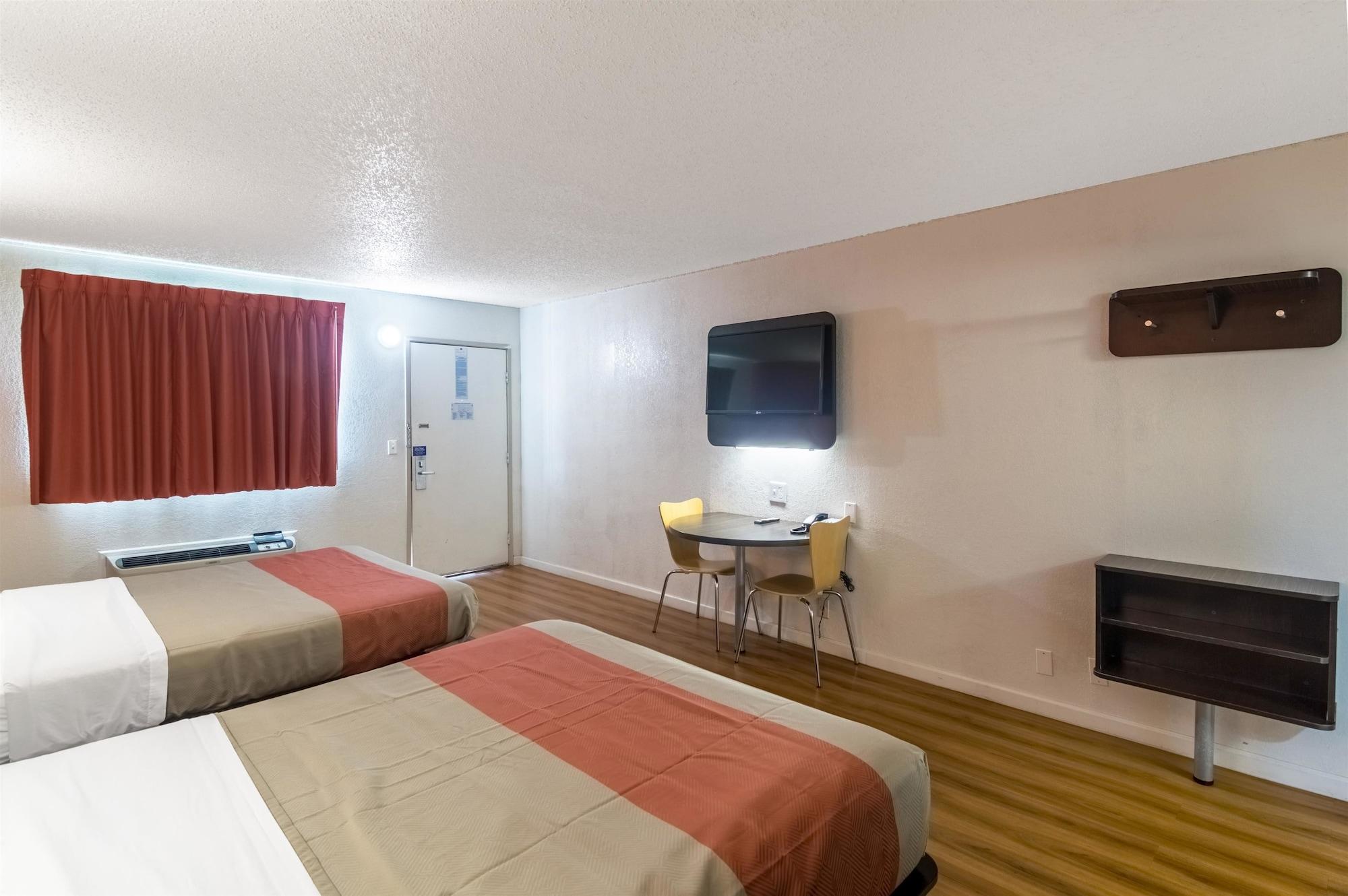 6-clinton, Ok Hotel 2*
