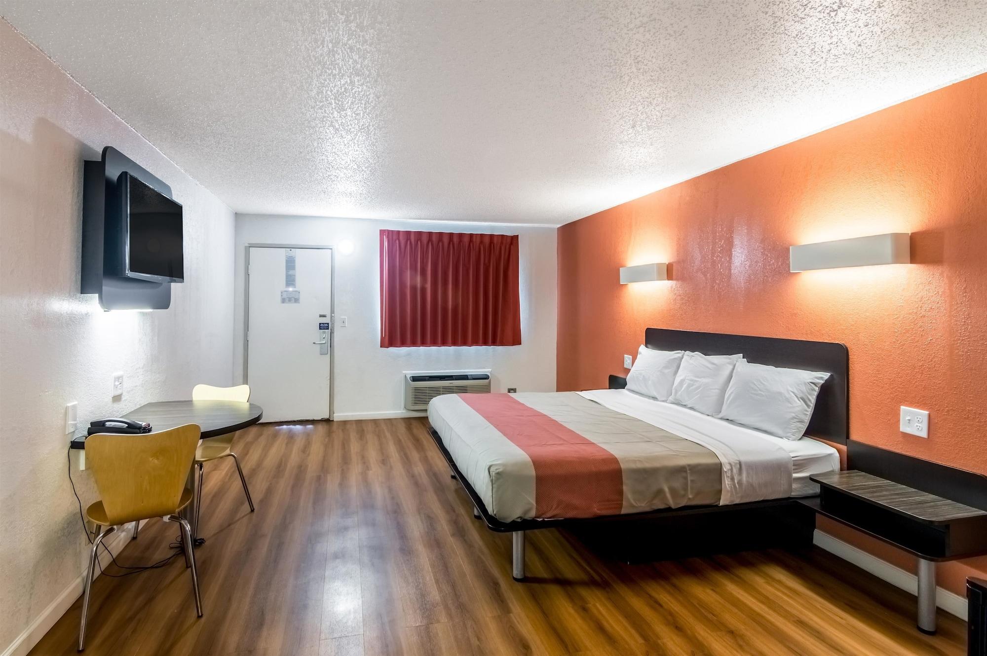 6-clinton, Ok Hotel
