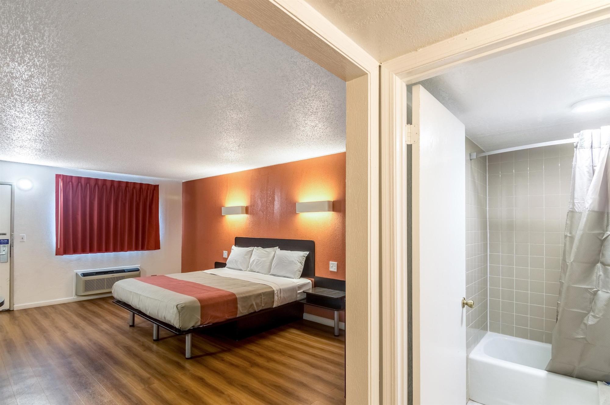 6-clinton, Ok Hotel