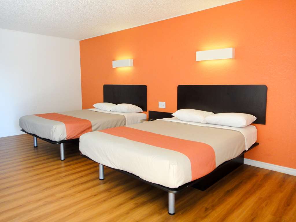 6-clinton, Ok Hotel 2*