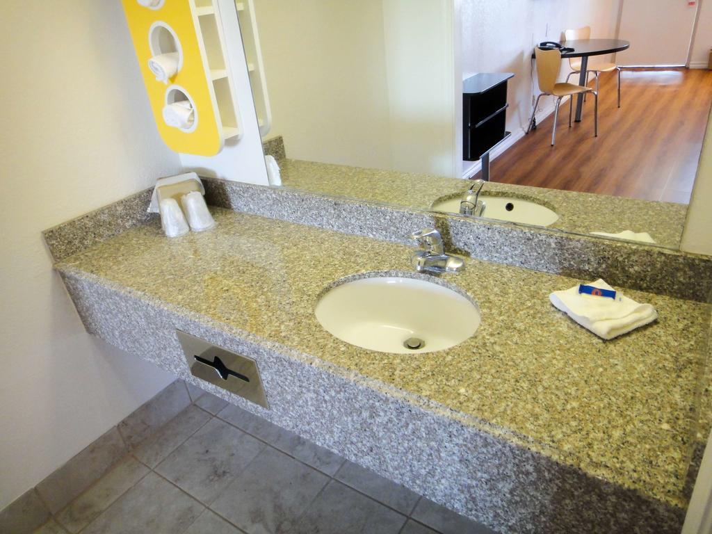 6-clinton, Ok Hotel 2*