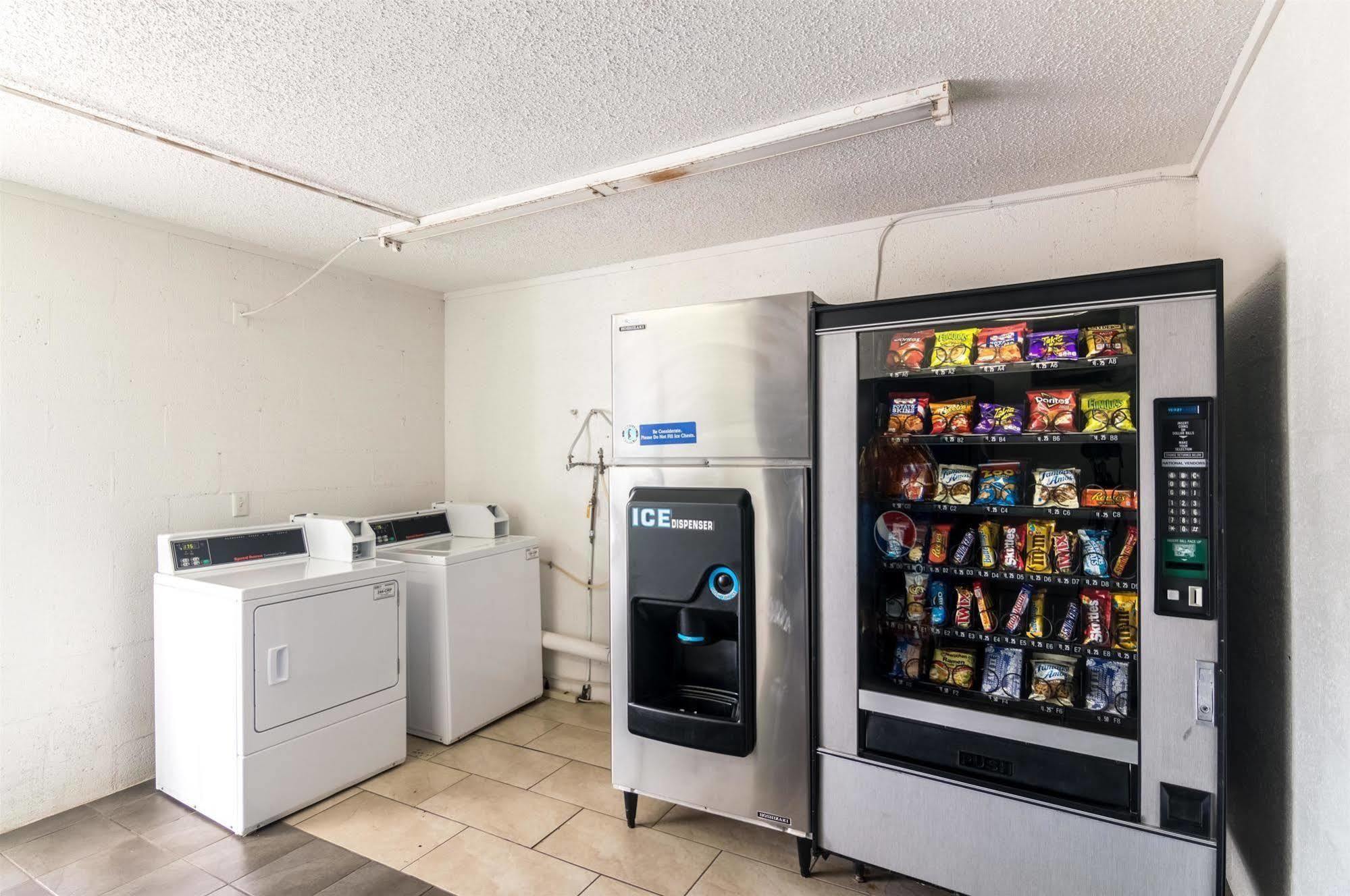 Hotel 6-clinton, Ok 2*