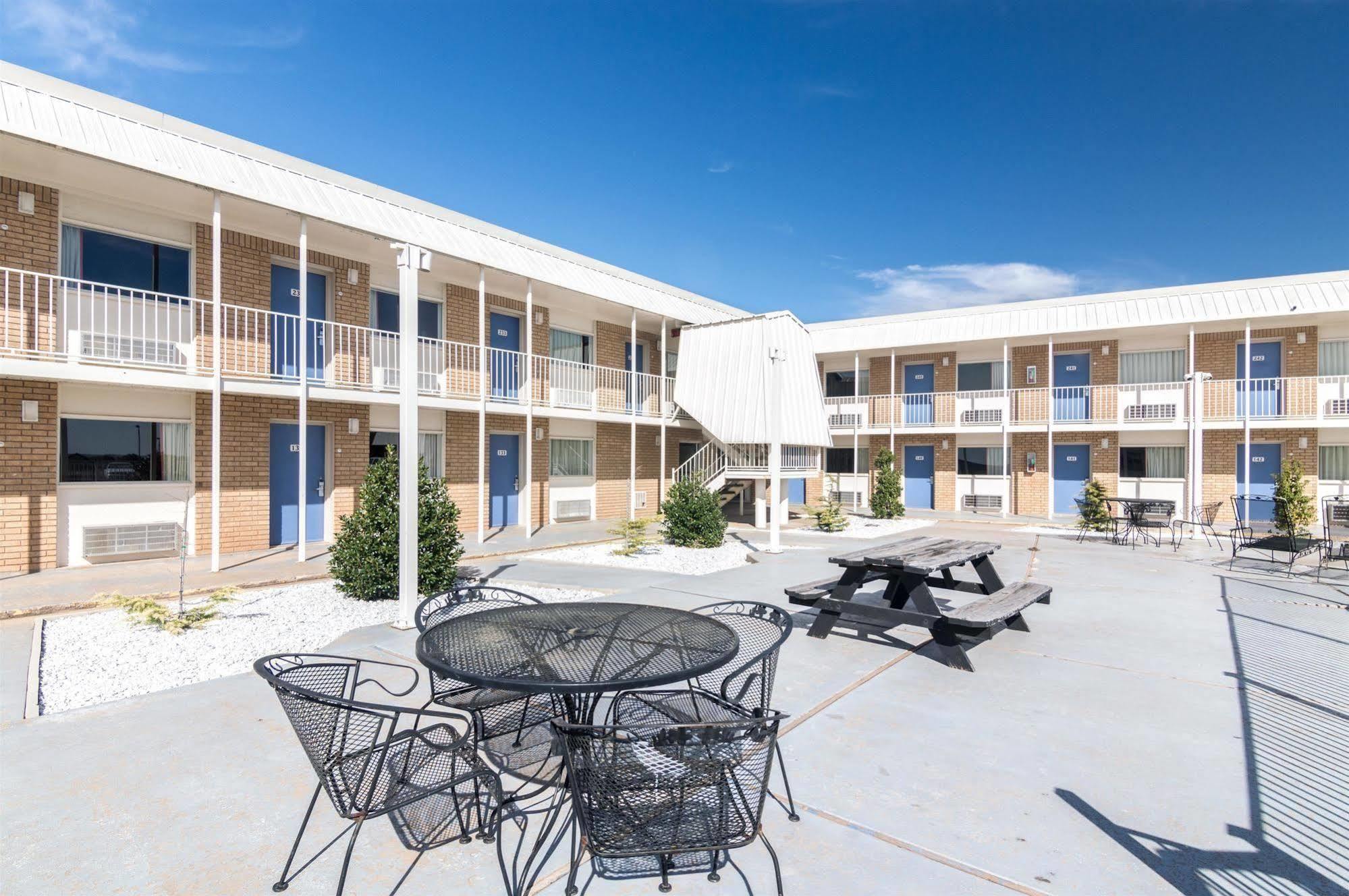 6-clinton, Ok Hotel 2*