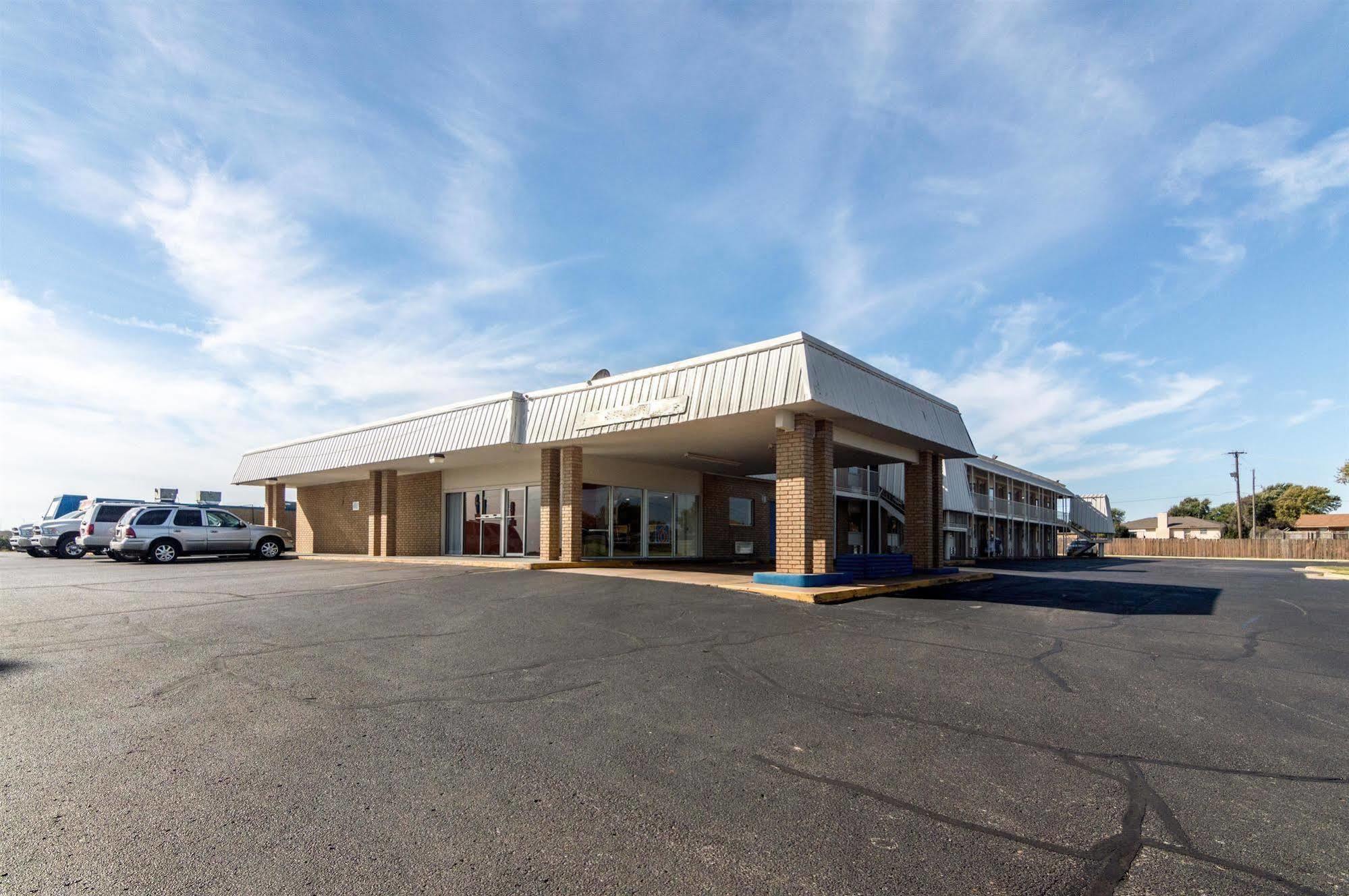 Hotel 6-clinton, Ok 2*